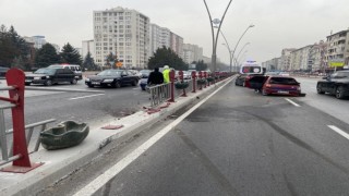 Hurdaya dönen araçtan burunları bile kanamadan çıktılar