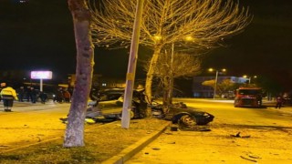 Hurdaya dönen otomobilden sağ çıktı