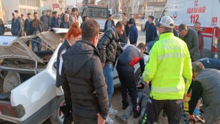 Hurdaya dönen otomobilden yaralı olarak çıktı