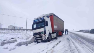 Iğdırda kar yağışı kazayı da beraberinde getirdi