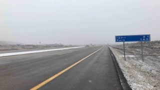 Iğdırda yoğun kar yağışı: Yollarda görüş mesafesi düştü, uçak seferleri iptal edildi