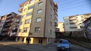 İkinci kattaki balkondan düştü, burnu bile kanamadı