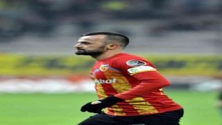 İlhan Parlak ilk golünü attı