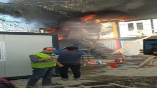 İşçilerin kaldığı konteyner alev alev yandı