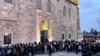 İslam düşmanı saldırıya karşı binlerce kişi Ulucamiye akın etti
