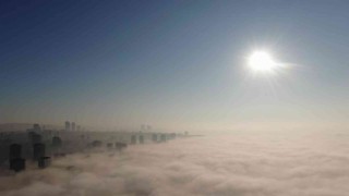 İstanbul Anadolu Yakasında sisin gölgesinde güneş manzarası görenleri mest etti