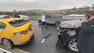 İstanbulda 5 araçlı zincirleme kaza: Libyalı kadın sürücü şok yaşadı