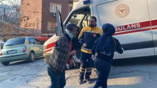 İstanbulda feci kaza: Merdivenlere uçan araçtan son anda kurtuldular