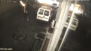 İstanbulda gece kulübüne silahlı saldırı kamerada: İçeridekiler ateşle karşılık verdi