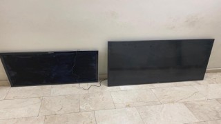 İstanbulda ilginç hırsızlık kamerada: Kapalı otele girerek televizyon çaldılar