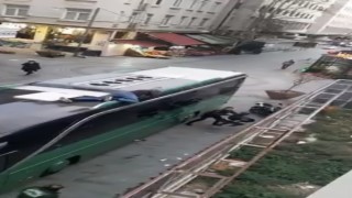 İstanbulda Yunanistana giden otobüsün üstüne gizlenen Faslı şahıslar yakalandı