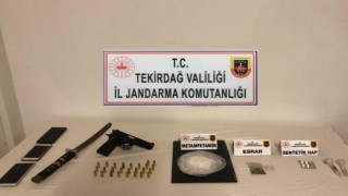 İstanbuldan araçla uyuşturucu getiren 2 kişi yakalandı