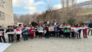 İstanbullu iş insanından Hakkarili çocuklara yılbaşı hediyesi