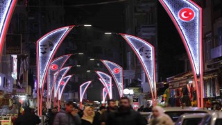 İstiklal Caddesi Atatürk motifli ışıklarla aydınlanıyor
