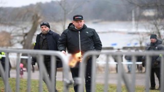 İsveçte Kuran yakan siyasetçiden yeni tehdit: Rusya Büyükelçiliği önünde de yakabilirim