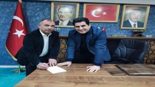 İYİ Partiden istifa edip AK Partiye geçti