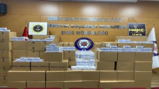 İzmir polisinden zehir depolarına baskın: Yüzbinlerce sentetik hap ele geçirildi