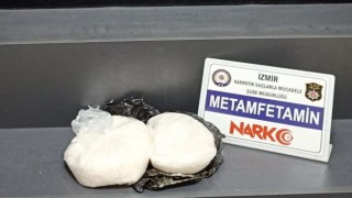 İzmirde 2 kilogram metamfetamin ele geçirildi