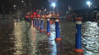 İzmirde sağanak yağış etkili oldu