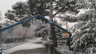 İzmirin çatısı beyaza büründü