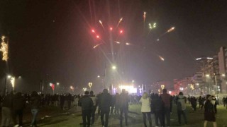 İzmirliler 2023e Gülşen konseriyle girdi