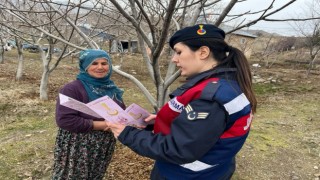 Jandarma, öğrenci ve vatandaşları bilgilendirdi