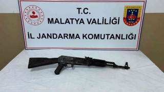 Jandarma operasyonunda kalaşnikof ele geçirdi