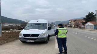 Jandarma personeli otobüse yolcu gibi bindi, şoför cezadan kurtulamadı