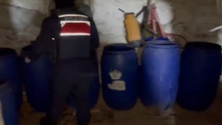 Jandarmadan sahte içki imalathanesine şafak baskını