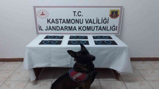 Jandarmanın durdurduğu araçta 298 adet sentetik ecza hap ele geçirildi: 4 gözaltı