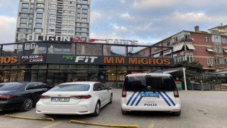 Kadıköyde poligona gelen şahıs silahla kendi kafasına ateş etti