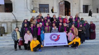 Kadınlar İstanbulun tarihi yerlerini gezdiler