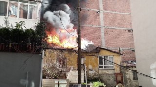 Kağıthanede korkutan yangın: Hatalı parktan itfaiye gecikince alevler diğer binalara sıçradı