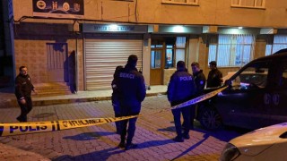 Kağıthanede motosikletli maskeli saldırganlar kıraathaneye silahlı saldırı düzenledi: 1i ağır 3 yaralı
