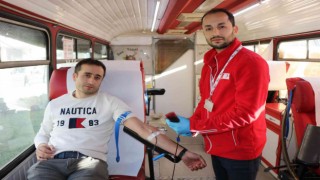 Kan bağışlayana atkı ve maç bileti hediye