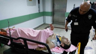 Kapısının zorlandığını hissedip panikleyerek balkondan atladı
