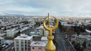 Kar yağdığı çatılardaki birikintilerden anlaşıldı