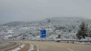 Karabük-Bartın karayolunda kar yağışı etkili oluyor