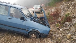 Karabükte iki otomobil çarpıştı: 3 yaralı