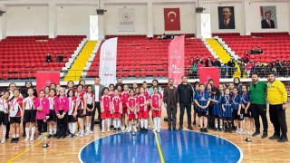 Karamanda okul sporları küçükler hentbol müsabakaları sona erdi