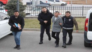 Karamanda telefon işletmecisi anneyi bıçakla yaralayıp oğlunu öldüren zanlı tutuklandı