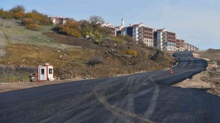 Karesi Belediyesi yeni TOKİ yolunu asfaltladı