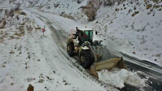 Karlı yolu açarak vatandaşı hastaneye yetiştirildiler