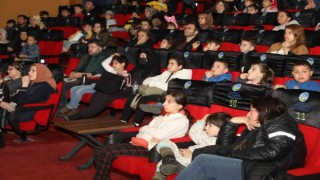 Karne heyecanı yaşayan minikler film gösteriminde buluştu