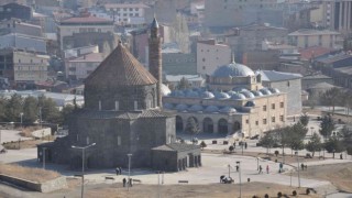 Kars Vadisi yerli ve yabancı turistlerden yoğun ilgi görüyor