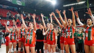 Karşıyaka Voleybolda yüzler gülüyor