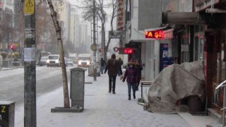 Karsta beklenen kar yağdı