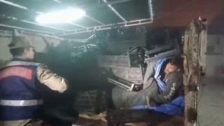 Kasaların arasından çıktılar: Hatayda 23 göçmen ve kaçakçı yakalandı