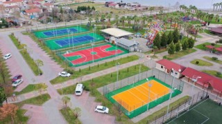 Kavaklı sahilindeki spor sahaları baştan yenilendi