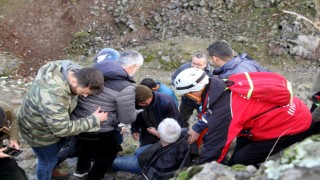Kaybolan alzheimer hastası emekli öğretmeni avcı genç buldu